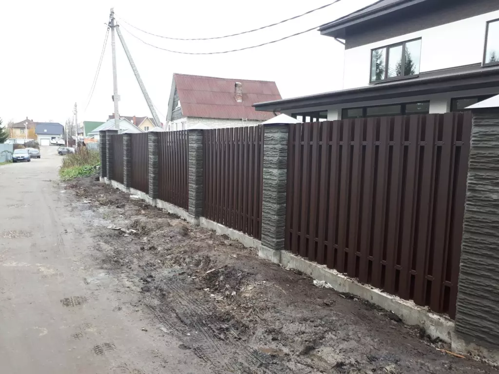 установка забора работ материала